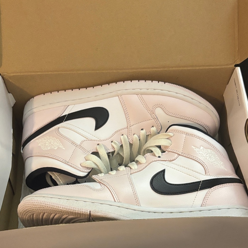 Women’s Air Jordan 1 Mid